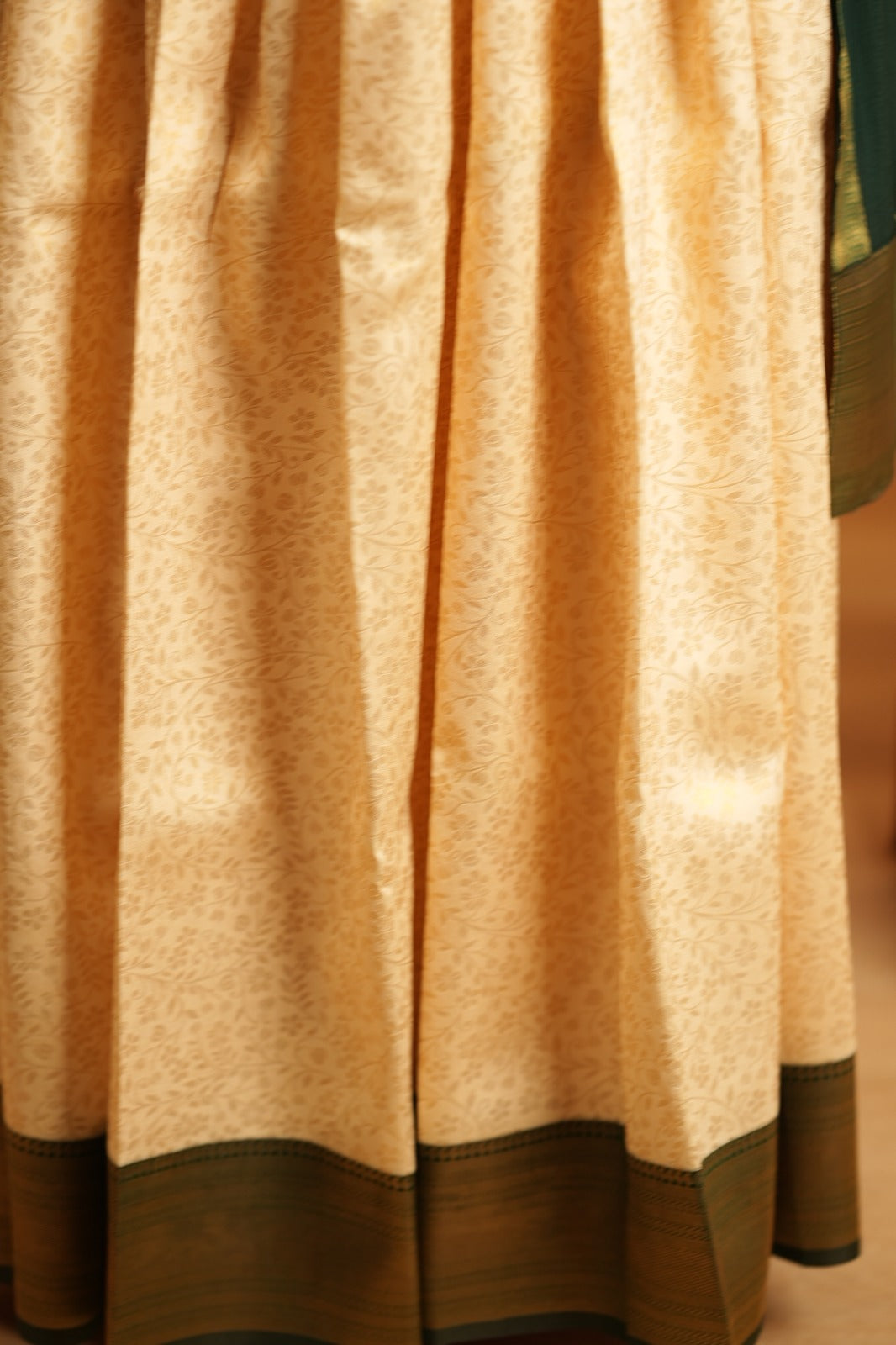Semi- Silk Un Stitched Dhawani TDN4515 Metalic Green